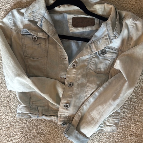Women's Light Denim Jacket - Picture 3 of 4